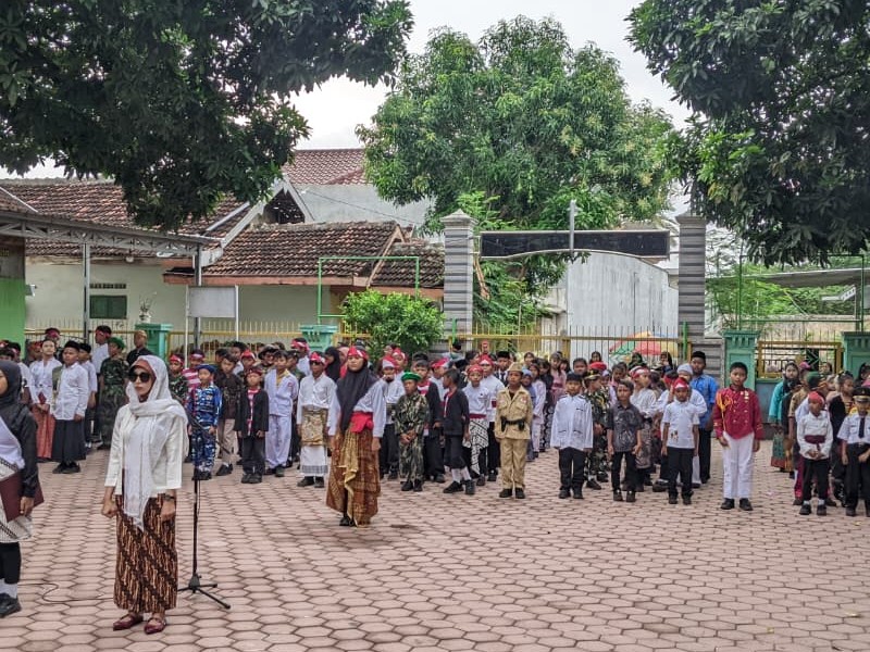 UPACARA DALAM RANGKA MEMPERINGATI HARI PAHLAWAN